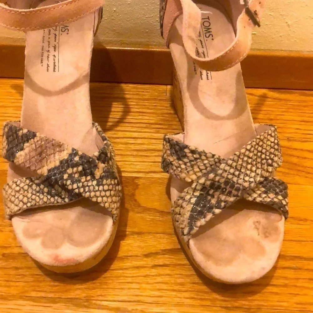 Toms open toe wedges sandals